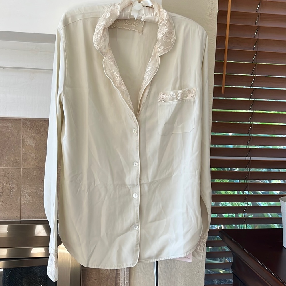 New with tags. Robed in love MOTHER OF THE BRIDE pajama top. Medium champagne